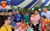 Gần 2.000 bệnh nhân nhi vui đón 'Trung thu hồng'
